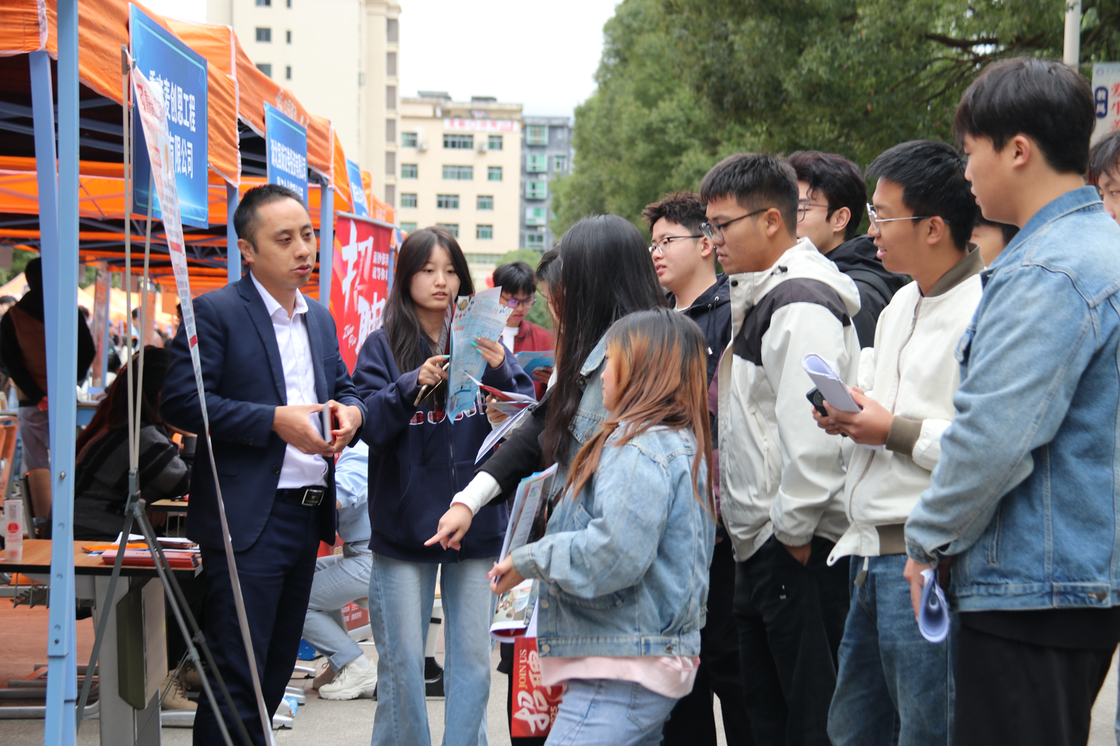 1761210614914072677.jpg 1761210614914072677.jpg